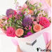 Luxuriöser, heller Blumenstrauß