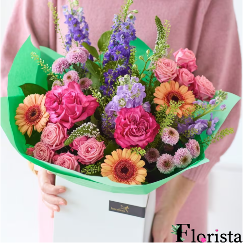 Luxuriöser, heller Blumenstrauß