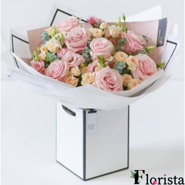 Гарний розкішний рожевий букет