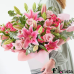 Luxuriöser Strauß aus rosa Rosen und Lilien
