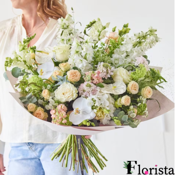 A neutral bouquet that simply amazes the imagination