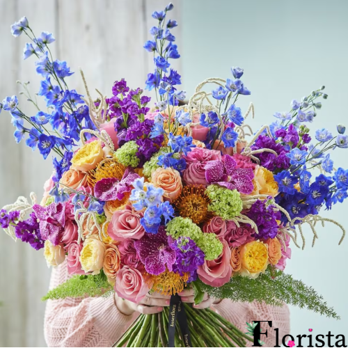 Luxuriöser, heller Blumenstrauß