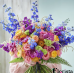 Luxuriöser, heller Blumenstrauß
