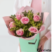 Geschenkbox mit rosa Rosen
