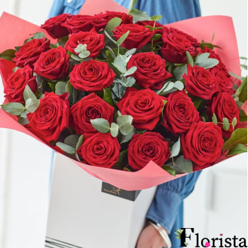 24 розкішні червоні троянди