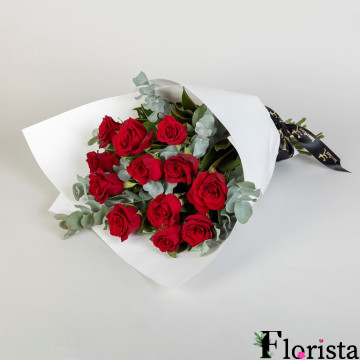 Букет квітів 11 червоних троянд