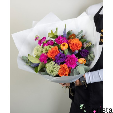 Збірний букет квітів