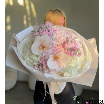 Букет квітів Збентежені обійми