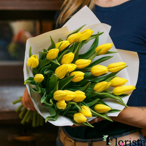 25 жовтих тюльпанів