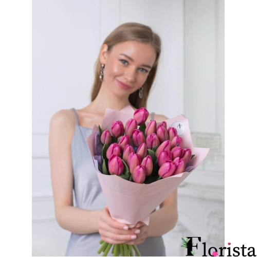 25 рожевих тюльпанів