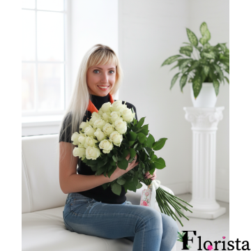 Букет з 19 білих троянд