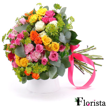 Букет з різнокольорових троянд та евкаліпту