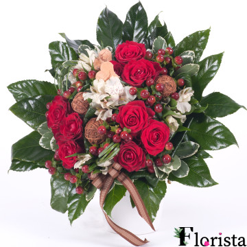 Збірний букет з червоних троянд та гіперикуму