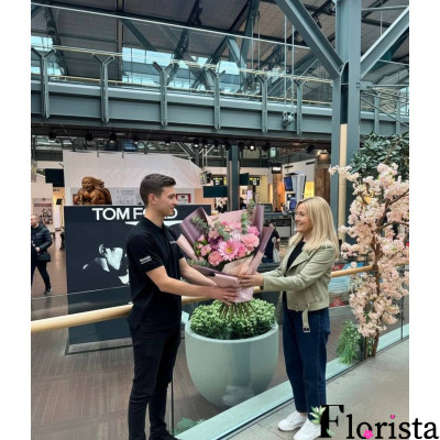 Ванкувер, Канада - Збірний букет квітів «Красивий у рожевому»