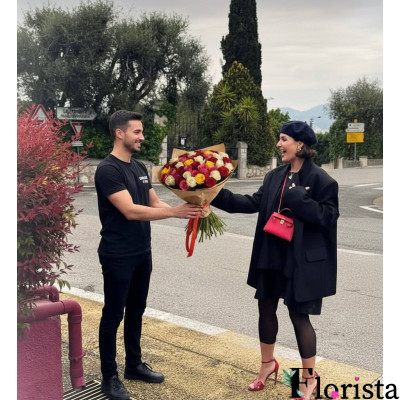 Ніцца, Франція - Букет з 51 різнокольорових троянд