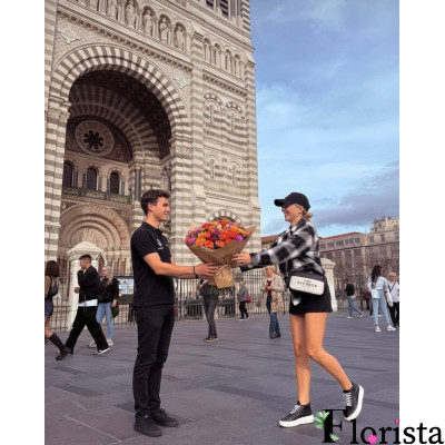 Марсель, Франція - Букет збірних квітів Firework