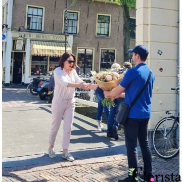 Алкмар, Нідерланди - Букет троянд Софія