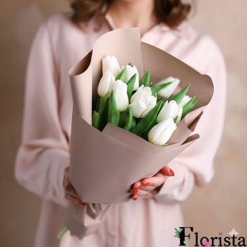 Букет 9 білих тюльпанів