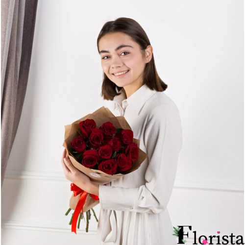 Букет з 11 червоних троянд