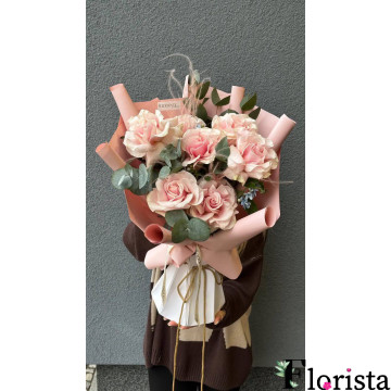 Berlin, Deutschland - Blumenstrauß aus französischen Rosen