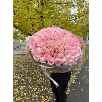 Київ, Україна - Букет із 131 півоноподібної троянди