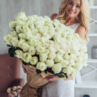 Нойруппін, Німеччина - 101 біла троянда