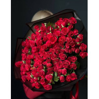 Прага, Чехія - Букет із червоної кущової троянди