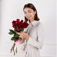 9 червоних троянд 9 червоних троянд