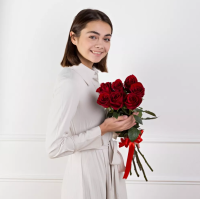 7 червоних троянд