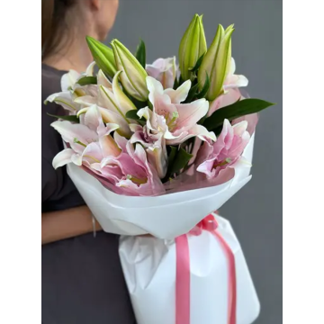 Букет рожевих лілій