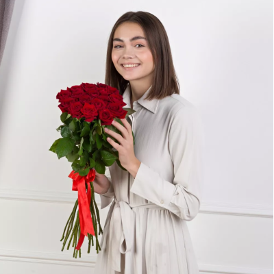 Букет із 19 червоних троянд (60см-70см)