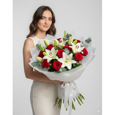 Збірний букет квітів Кохання витає у повітрі