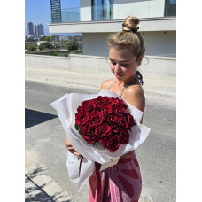 Limassol, Cyprus - Strauß mit 15 roten Rosen Limassol, Cyprus - Strauß mit 15 roten Rosen
