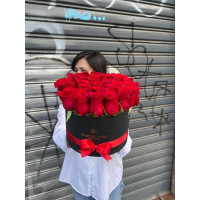 Мілан, Італія - 25 червоні троянди в коробці