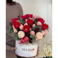 Харків, Україна - композиція квітів у коробці