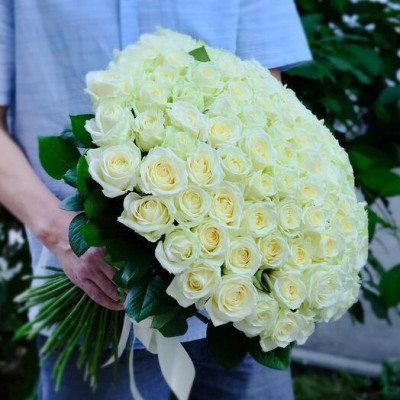 Wismar, Deutschland - 101 weiße Rosen 40 cm.