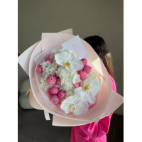 Букет квітів Білий рум'янець мікс Букет квітів Білий рум'янець мікс