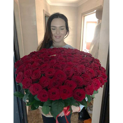 Кассель, Німеччина - Букет з 75 червоних троянд 70см
