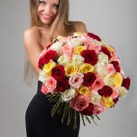 Букет з 51 різнокольорової троянди