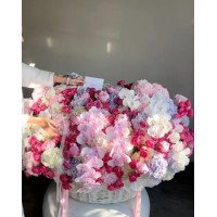 Дубай, ОАЕ - Королівський кошик квітів