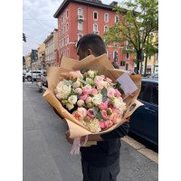 Мілан, Італія - Збірний букет квітів