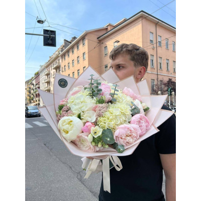 Мілан, Італія - Збірний букет квітів