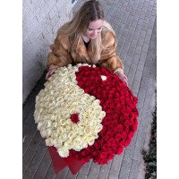 Warsaw, Poland - 301 roses in a basket