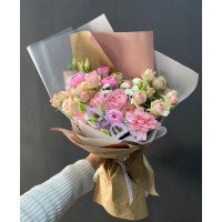 Barcelona, Spanien - Gemischter Blumenstrauß