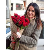 Strauß aus 19 roten Rosen – Frankfurt vor Ort