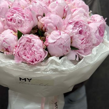 Букет королівських півоній