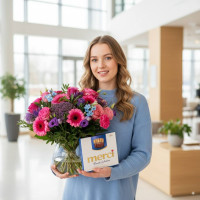 Букет квітів Зара + цукерки Мерсі Букет квітів Зара + цукерки Мерсі