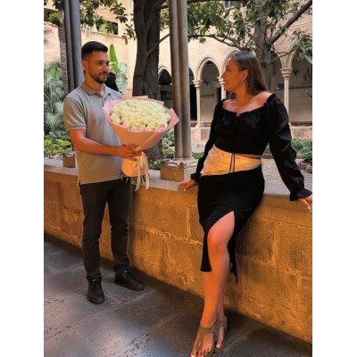 Барселона, Іспанія - Букет з 51 білих троянд.