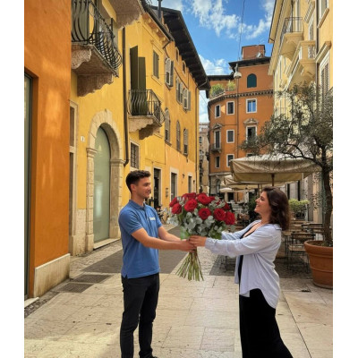 Верона, Італія - Букет з 12 червоних троянд