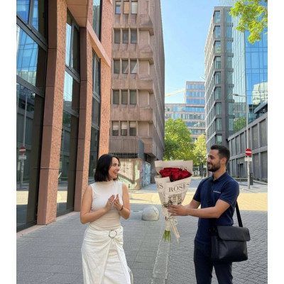 Роттердам, Нідерланди - Букет з 9 червоних троянд (50см)